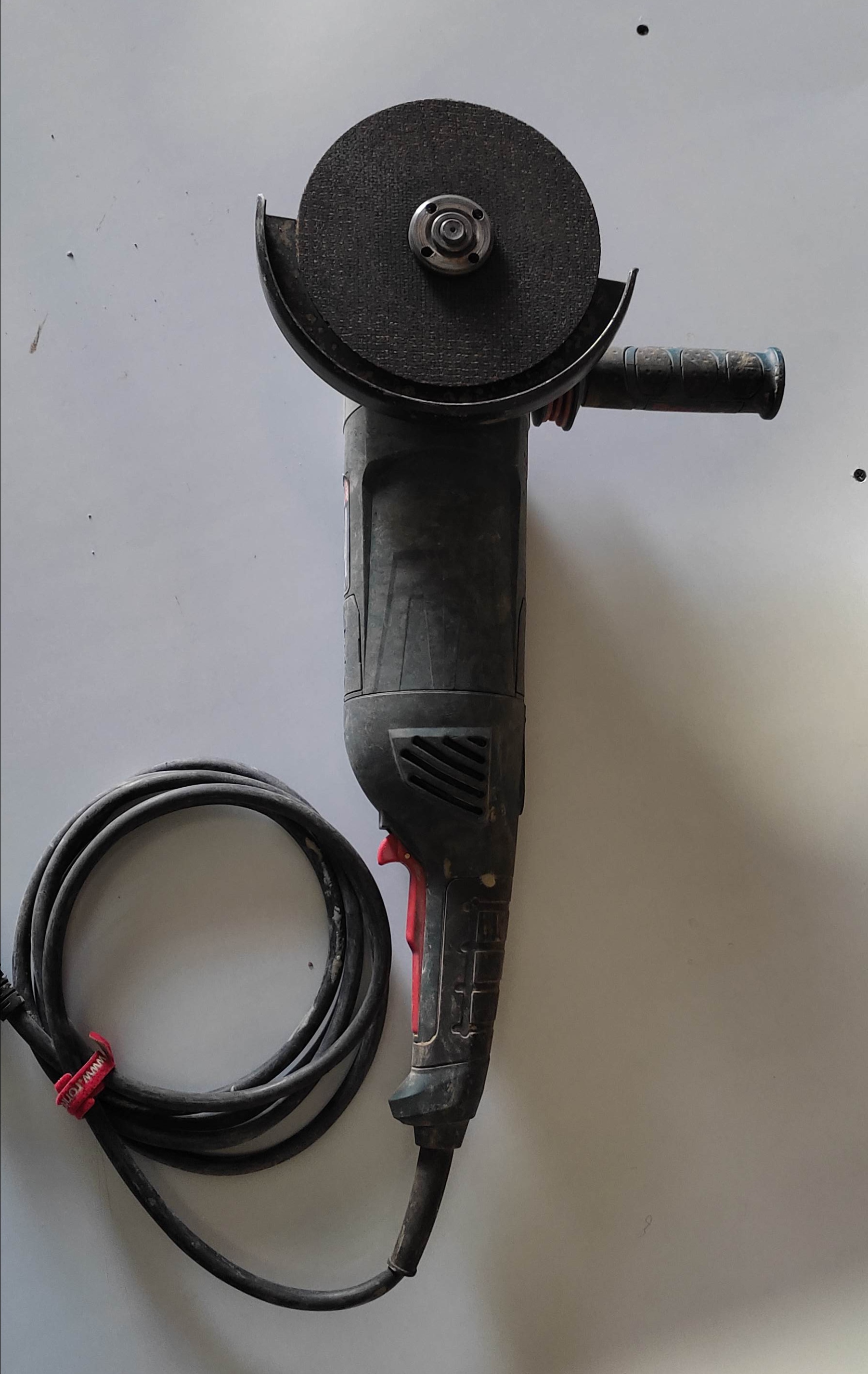 سنگ فرز بزرگ آهن بر